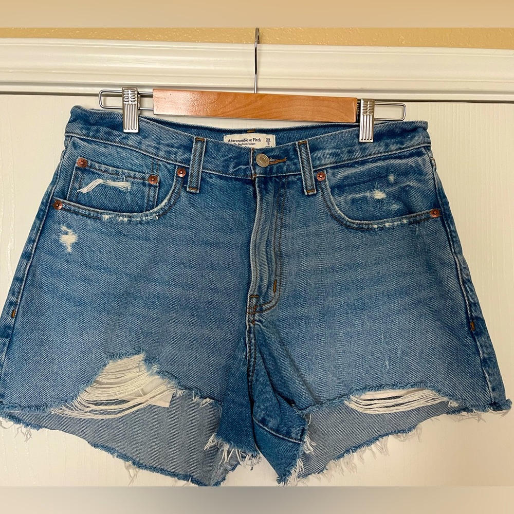 ABERCROMBIE AND FITCH BOYFRIEND SHORT